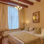 Des Arts מלון 3*