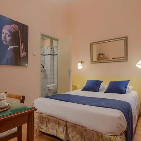 Hotell Des Arts 3*